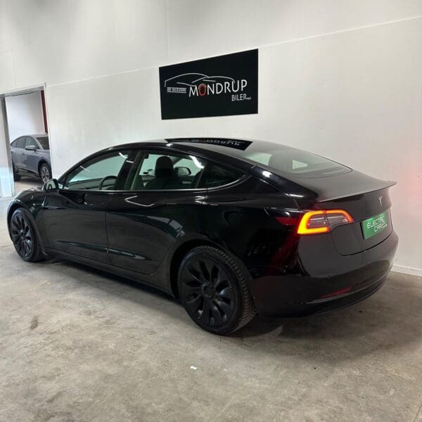 Tesla Model 3 RWD 2021 - Image 2