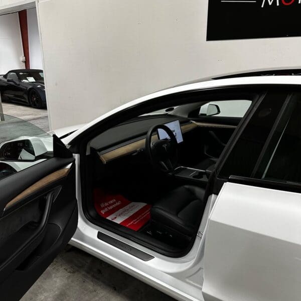 Tesla Model 3 RWD 2022 - Image 3