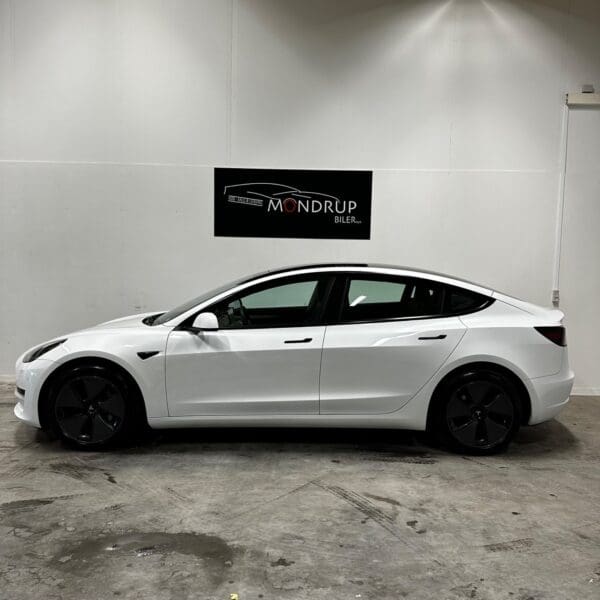 Tesla Model 3 RWD 2022 - Image 8