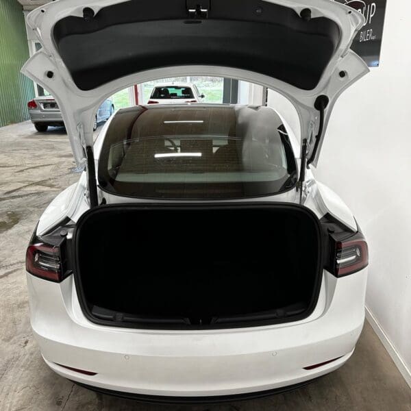 Tesla Model 3 RWD 2022 - Image 10