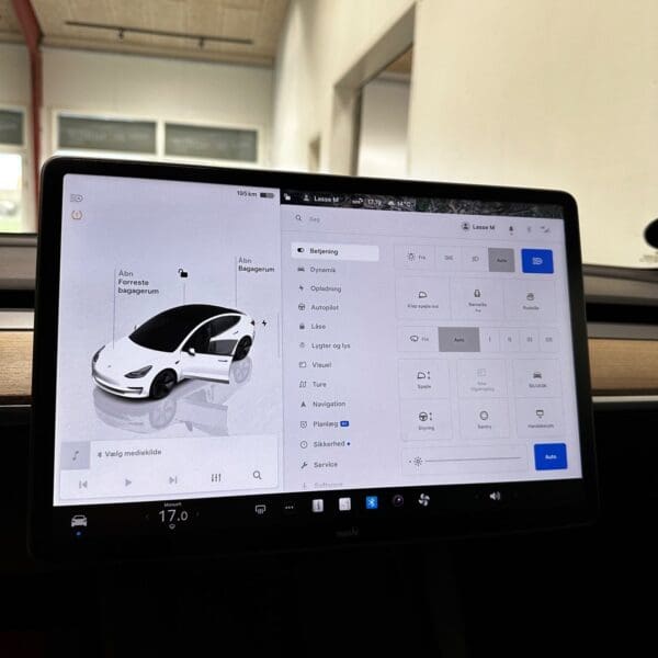 Tesla Model 3 RWD 2022 - Image 12