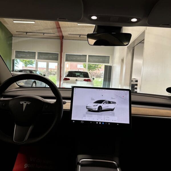 Tesla Model 3 RWD 2022 - Image 18