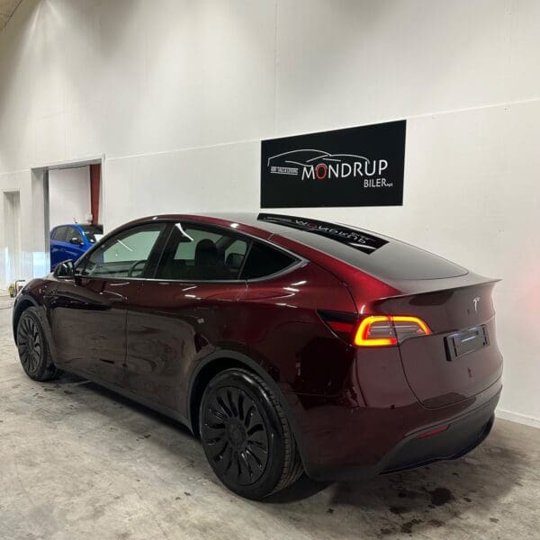 Tesla Model Y RWD 2024 - Image 2