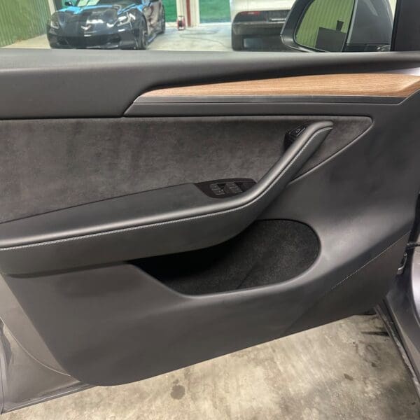 Tesla Model Y Long Range AWD 2023 - Image 8