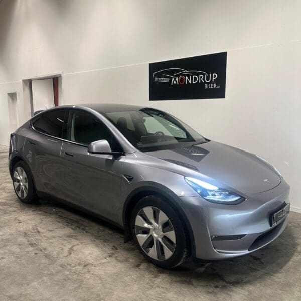 Tesla Model Y Long Range AWD 2023 - Image 21