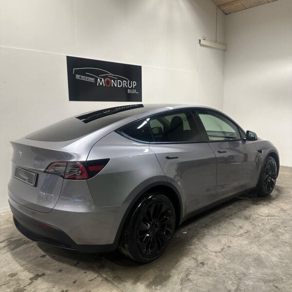 Tesla Model Y Long Range AWD 2023 - Image 23