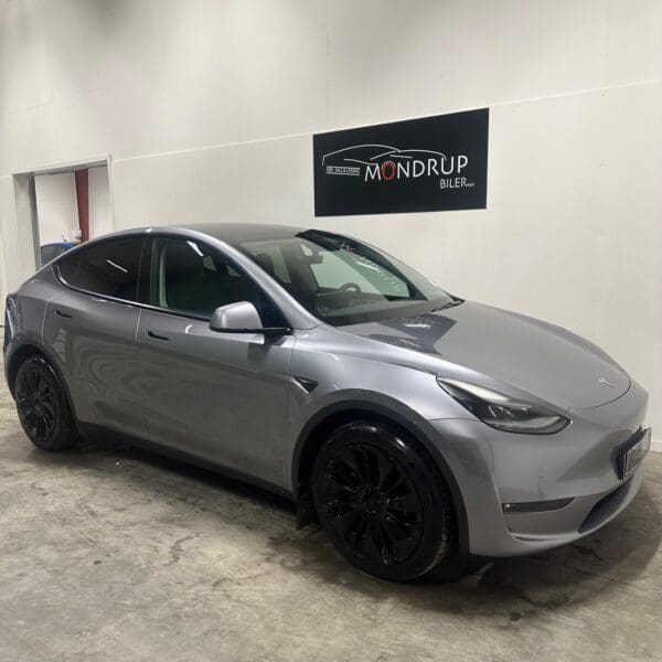 Tesla Model Y Long Range AWD 2023 - Image 24