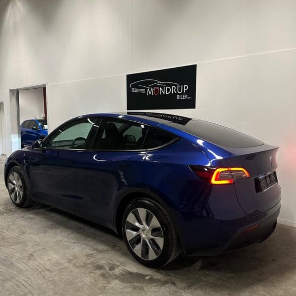 Tesla Model Y RWD 2023 - Image 2