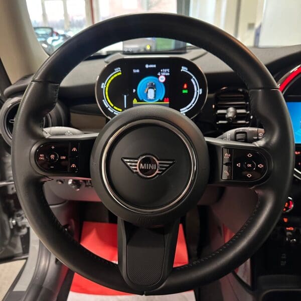 MINI Cooper SE Essential Trim 2021 - Image 6