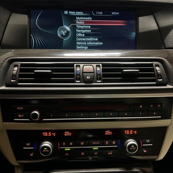 BMW 530d Touring M-Sport aut. 2013 - Image 24
