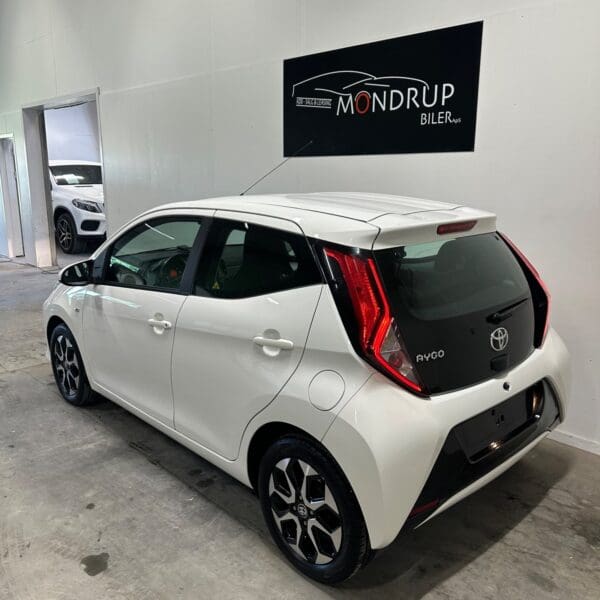 Toyota Aygo VVT-i x-play 2018 - Image 2