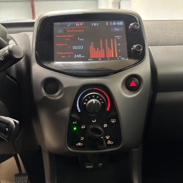 Toyota Aygo VVT-i x-play 2018 - Image 9