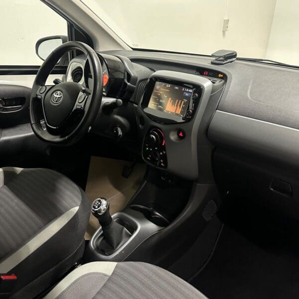 Toyota Aygo VVT-i x-play 2018 - Image 13