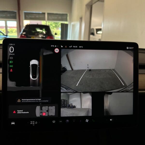 Tesla Model Y Long Range AWD 2022 - Image 9