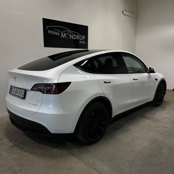 Tesla Model Y Long Range AWD 2022 - Image 17
