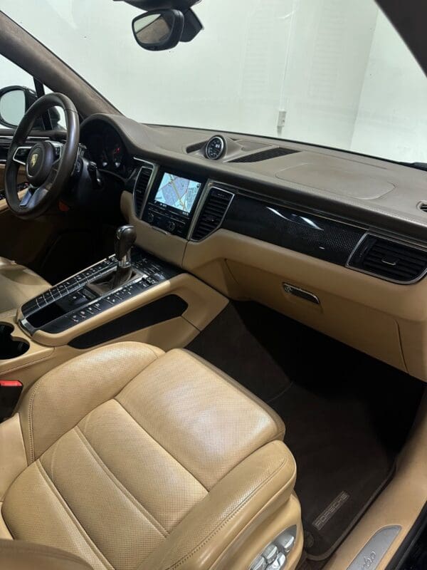 Porsche Macan Turbo PDK 2015 - Image 17