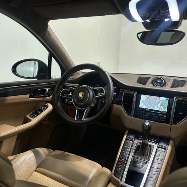 Porsche Macan Turbo PDK 2015 - Image 23