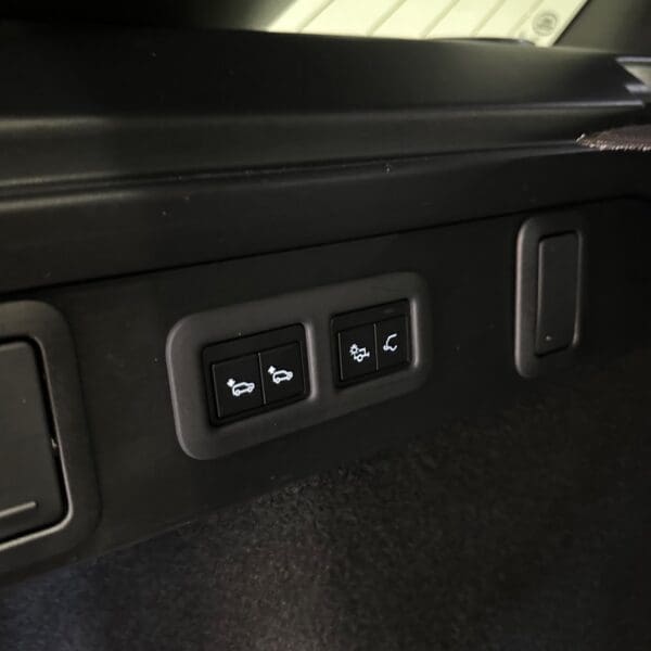 Land Rover Range Rover Velar P550 SVAutobiography Dynamic 2019 - Image 23