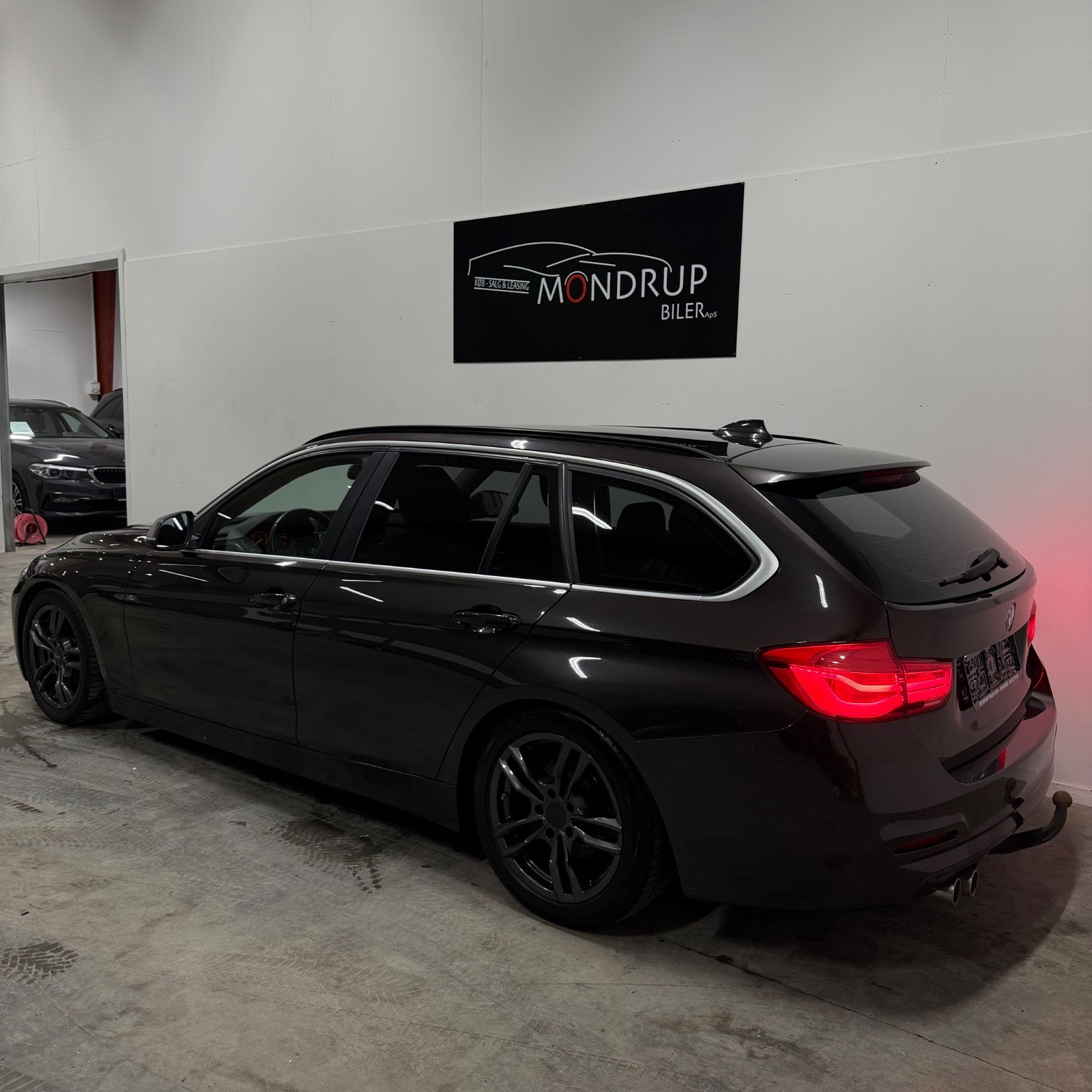BMW 320d Touring aut. 2018 - Billede 2