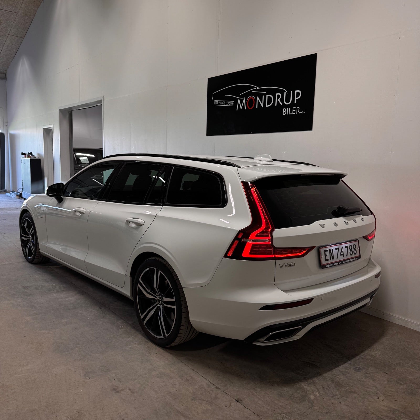 Volvo V60 T6 ReCharge R-Design aut. AWD 2022