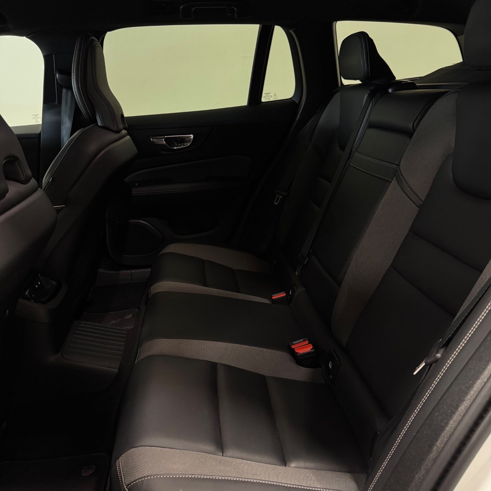 Volvo V60 T6 ReCharge R-Design aut. AWD 2022
