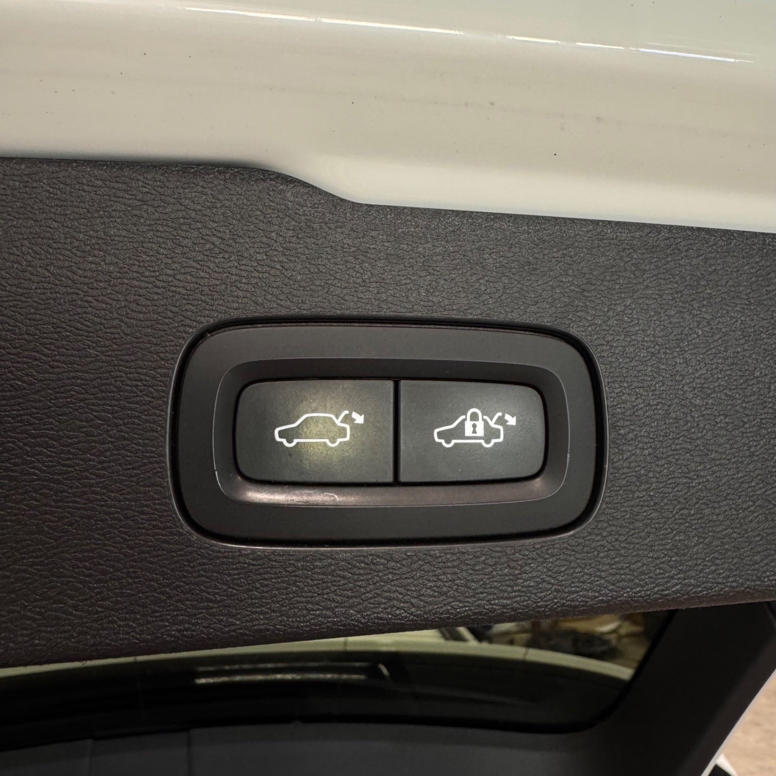 Volvo V60 T6 ReCharge R-Design aut. AWD 2022