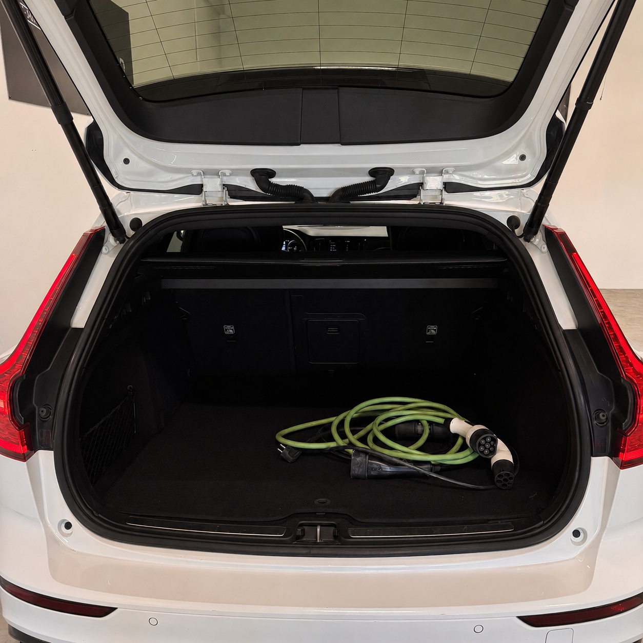 Volvo V60 T6 ReCharge R-Design aut. AWD 2022