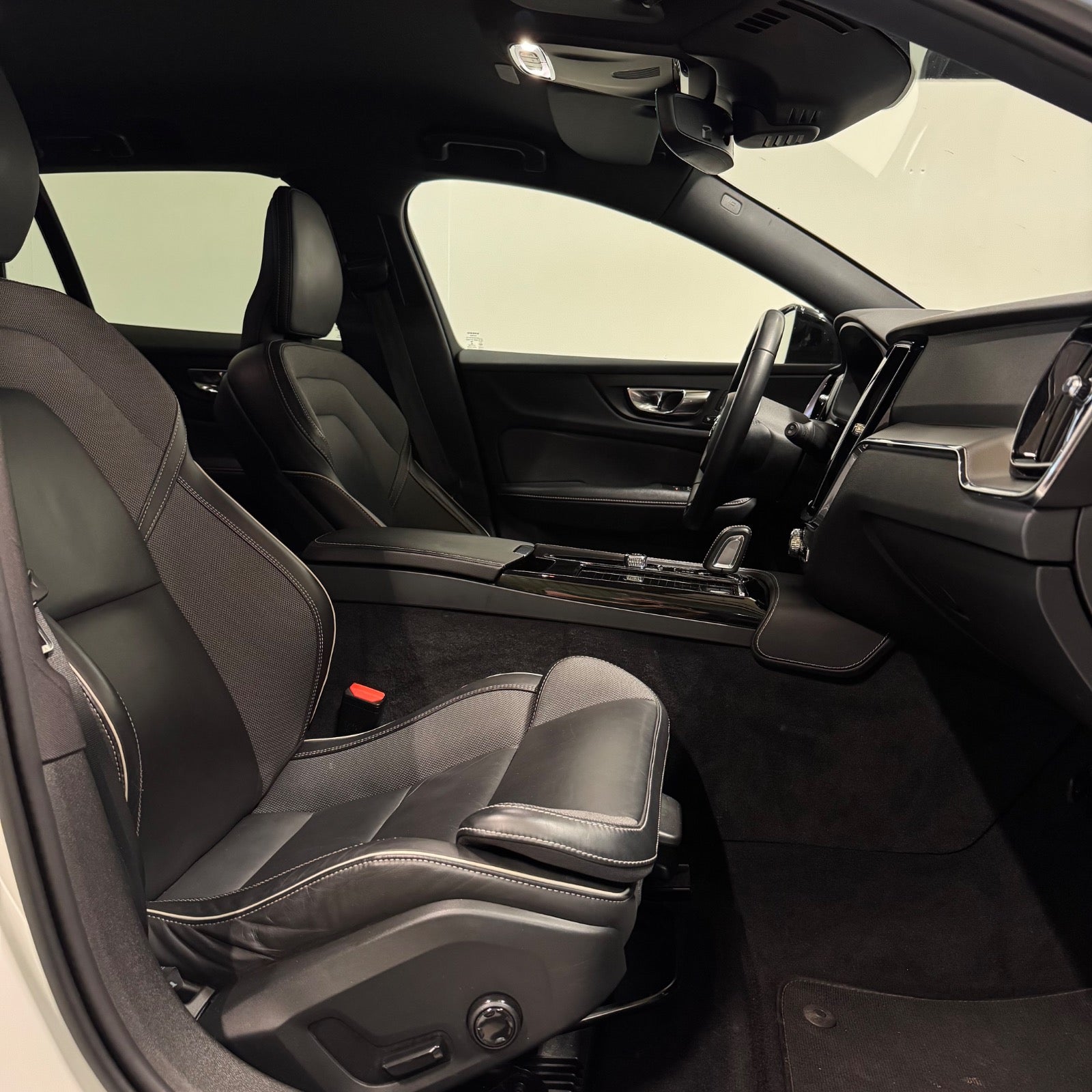 Volvo V60 T6 ReCharge R-Design aut. AWD 2022