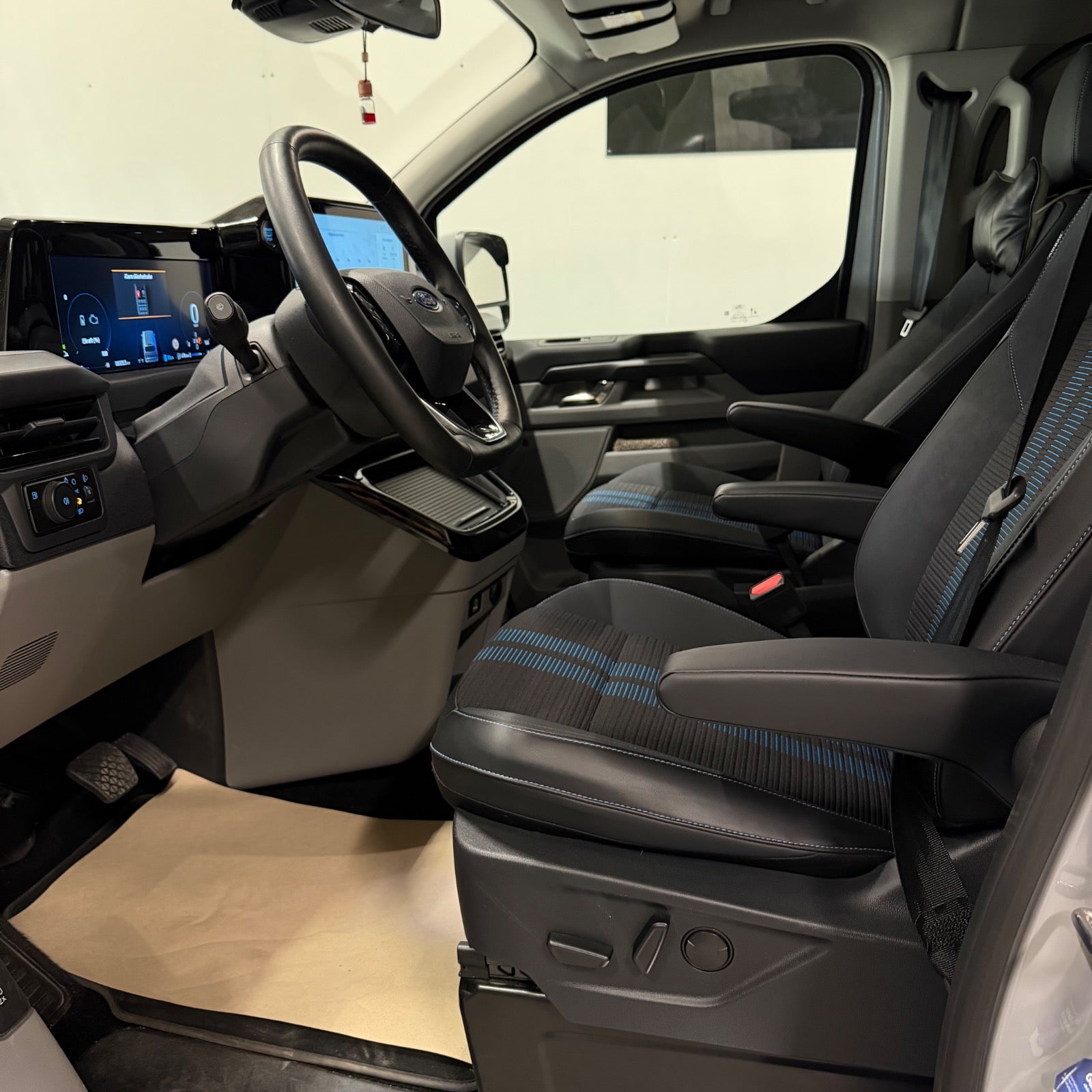Ford Tourneo Custom 340 L1 PHEV Titanium X CVT 2025