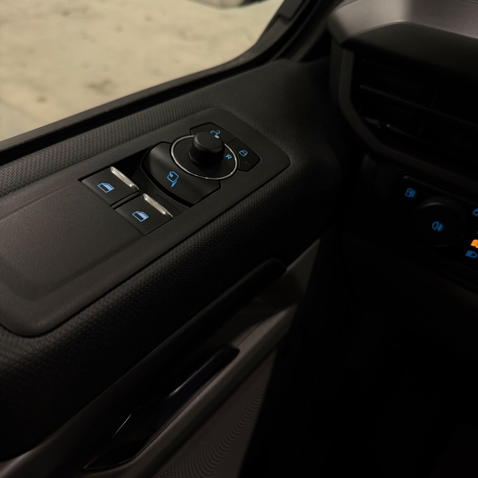 Ford Tourneo Custom 340 L1 PHEV Titanium X CVT 2025