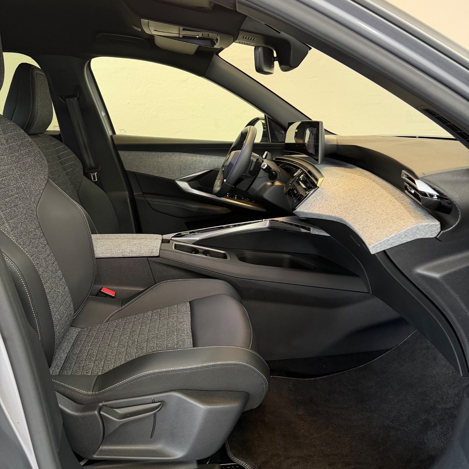 Peugeot e-5008 Allure 7prs 2025