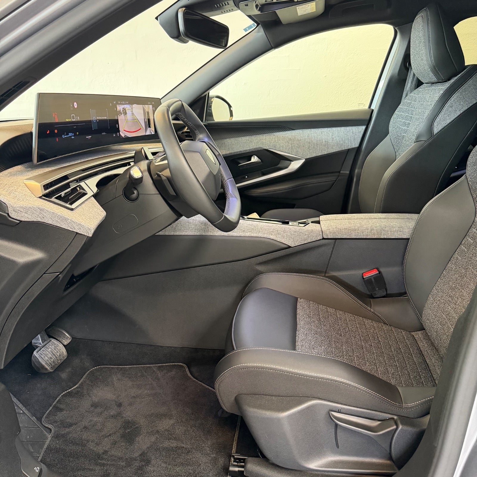 Peugeot e-5008 Allure 7prs 2025