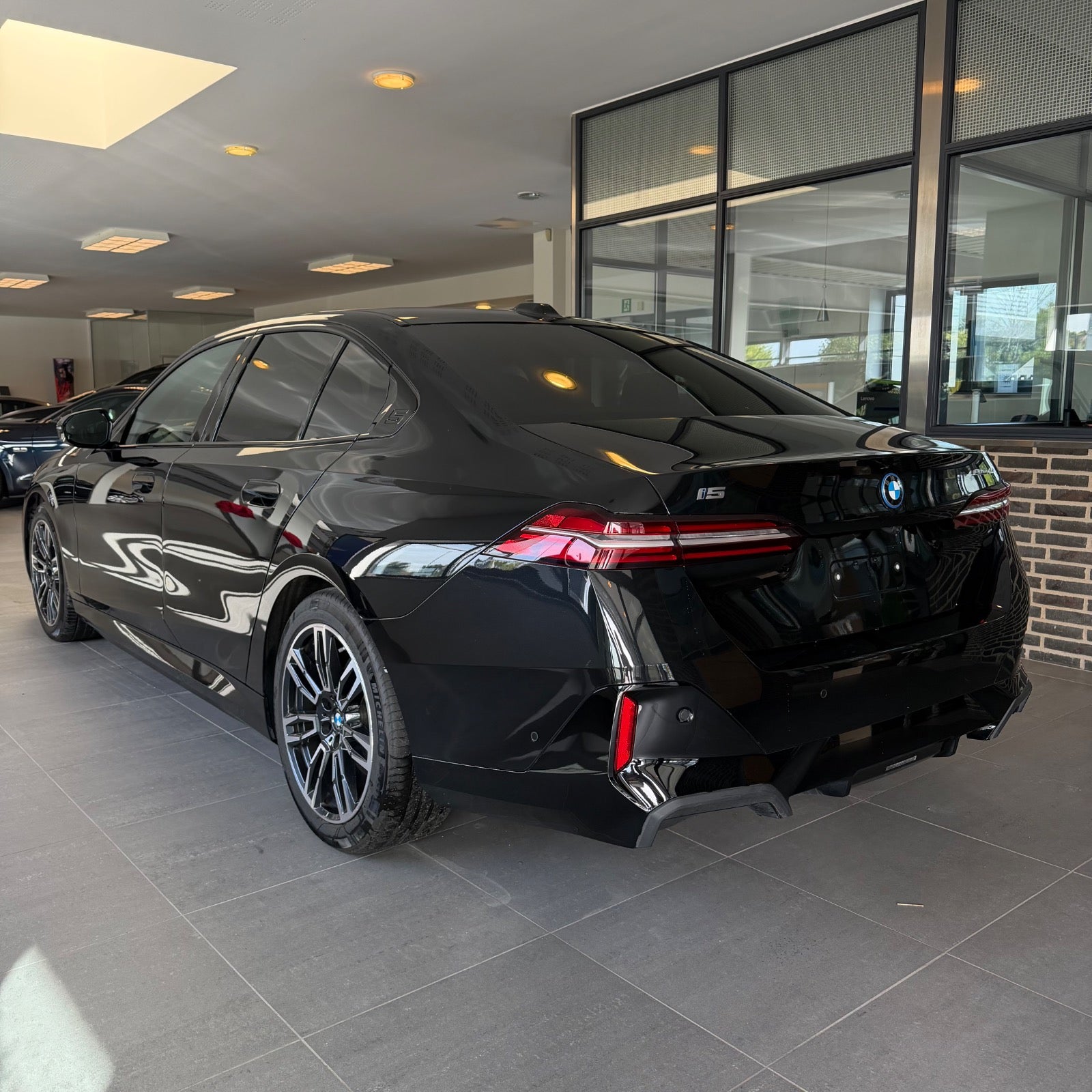 BMW i5 eDrive40 M-Sport 2025